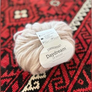 knit picks alpaca daydream dk • pewter off white yarn • 50 g / 142 y nwt